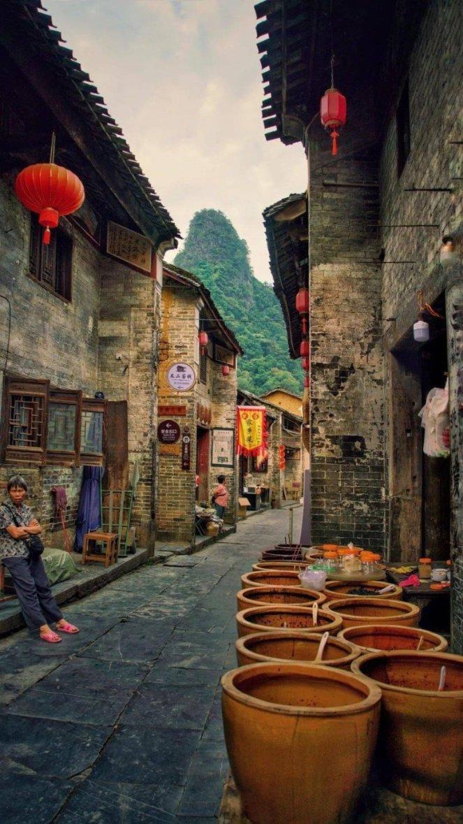 选择结婚对象，你会更倾向家庭条件好的还是上进心强的？游戏画面